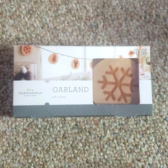 NWT Threshold Wood Sloce Garland